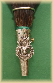 Preview: BT-228-3-H- grosser Hirschbart als Hutanstecker Hülse HUBERTUS