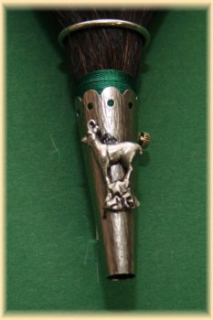 Preview: BT-240-2-G- Hirschbart Hutanstecker Tracht Jagd Hülse mit Motiv Gams auf Felsen